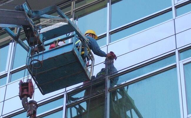 鄭州玻璃(lí)幕牆清洗 鄭州玻璃幕牆清洗