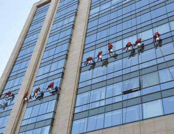 鄭州玻璃幕牆清洗 鄭州玻(bō)璃幕牆清(qīng)洗(xǐ)